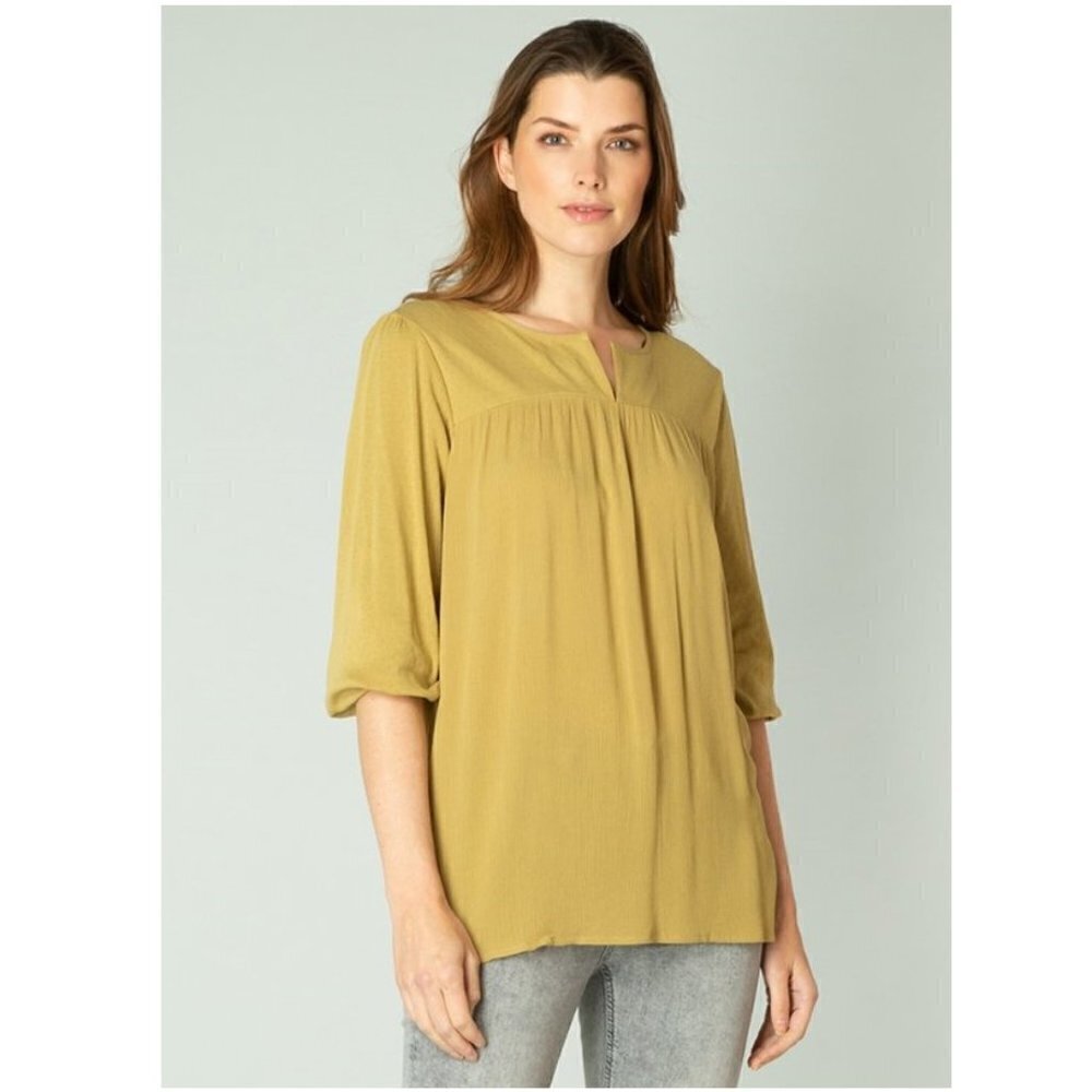 Yest 3/4 sleeve top